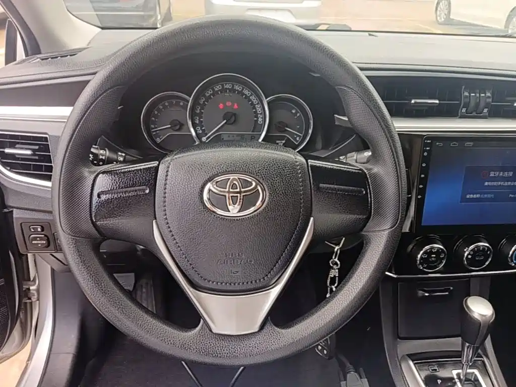 Toyota Corolla 2015 — фото 11