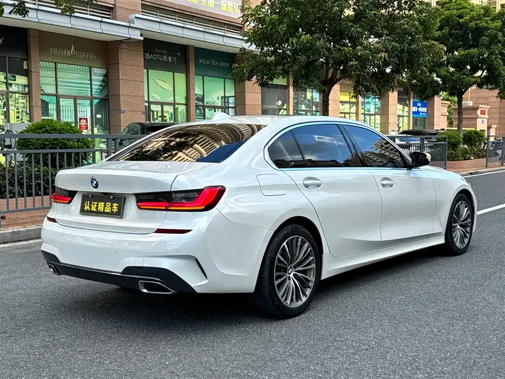 BMW 3 Series 2019 — фото 10