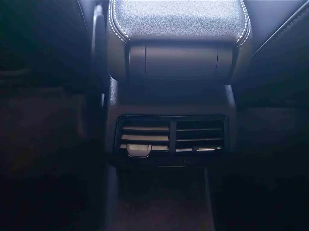 Audi Q3 Sportback 2025 — фото 9