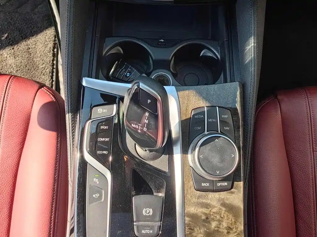 BMW 5 Series 2020 — фото 11