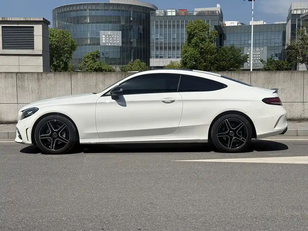 Mercedes-Benz C-Class 2023 — фото 4