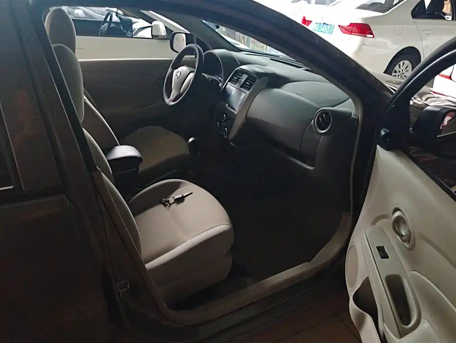 Nissan Sunny 2015 — фото 8