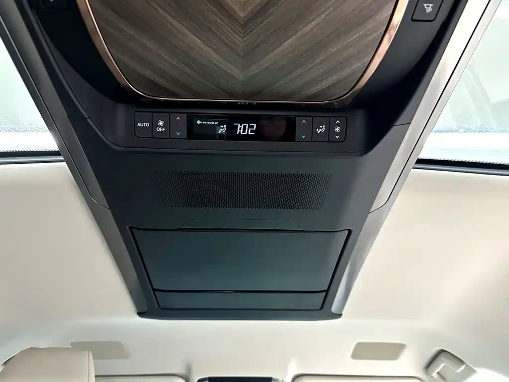 Lexus LM 2024 — фото 22