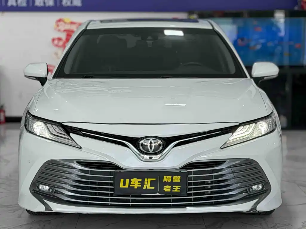 Toyota Camry 2020 — фото 2