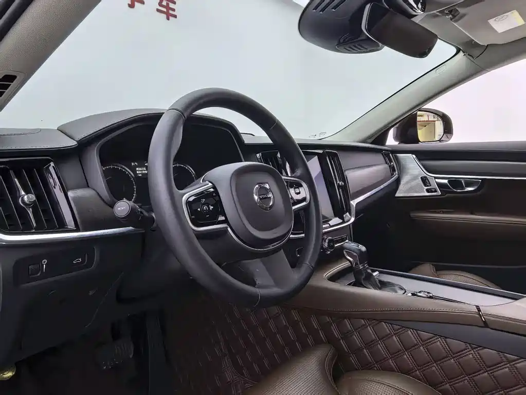 Volvo V90 2018 — фото 17