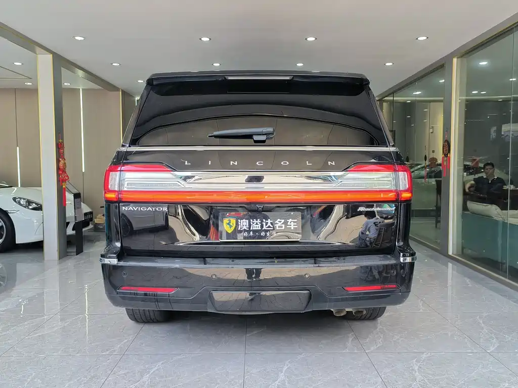 Lincoln Navigator 2019 — фото 19