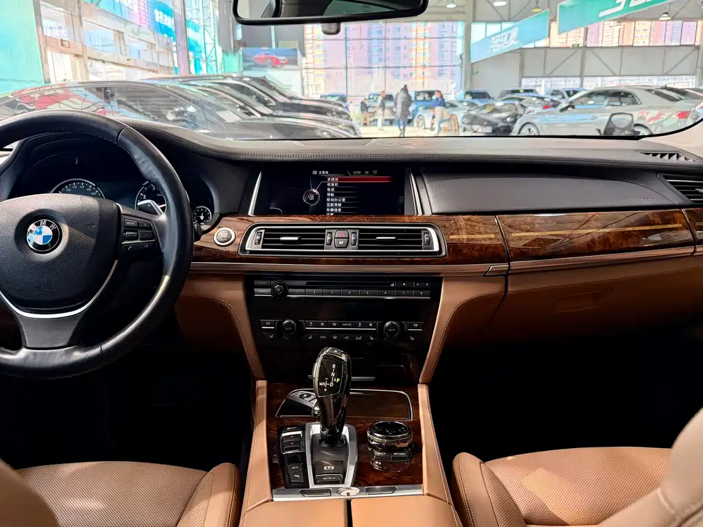 BMW 7 Series 2014 — фото 20