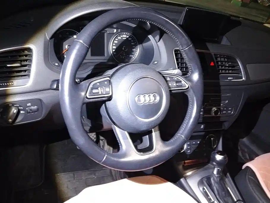 Audi Q3 2016 — фото 15