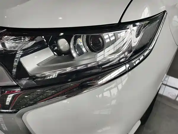 Mitsubishi Outlander 2021