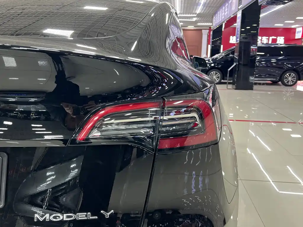 Tesla Model Y 2022 — фото 13