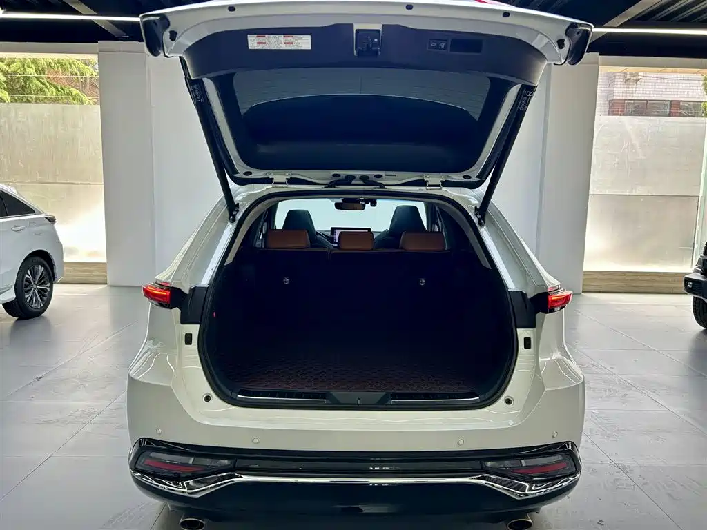 Toyota Venza 2022 — фото 10