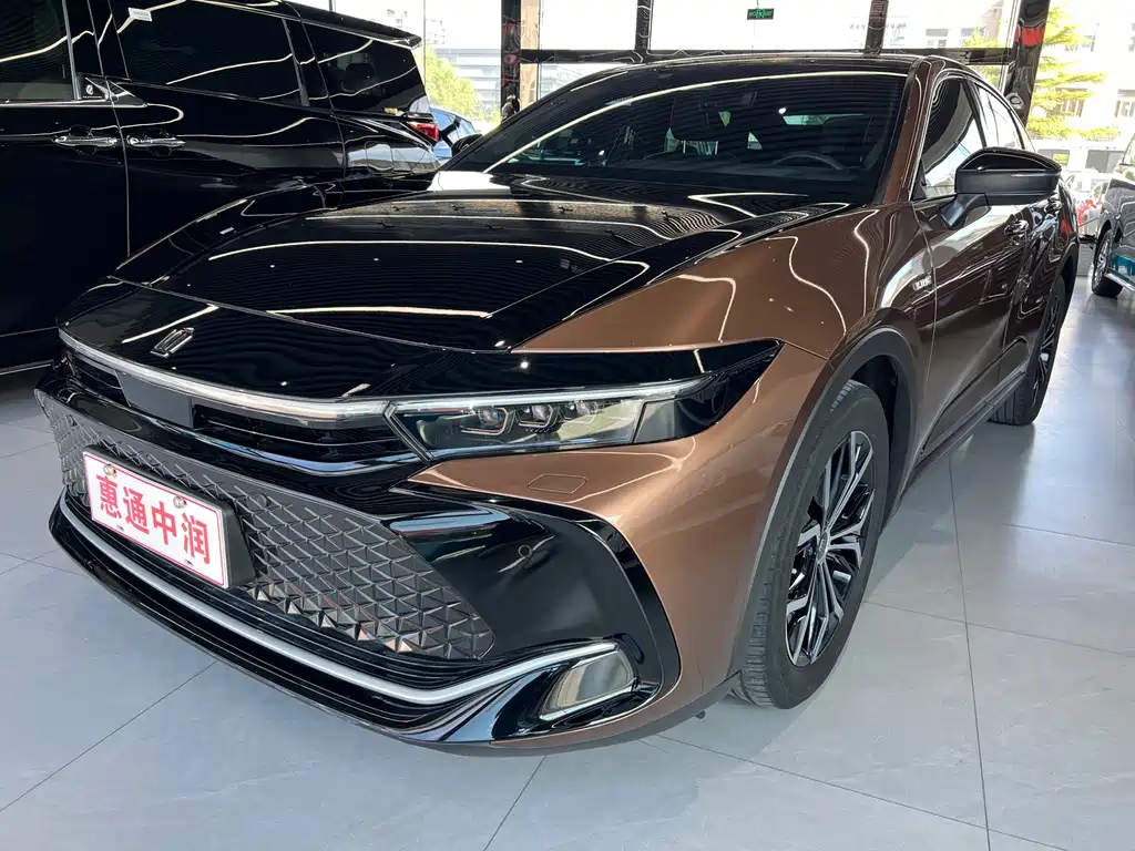 Toyota Crown SportCross 2025 — фото 1