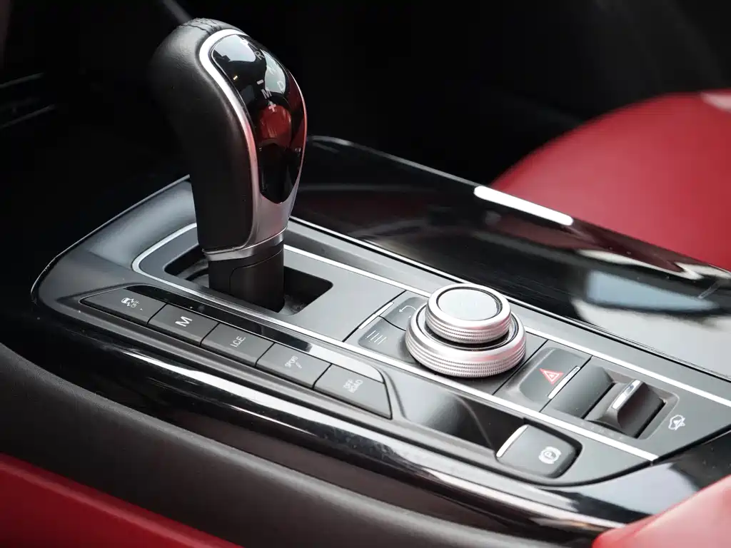 Maserati Levante 2017 — фото 16