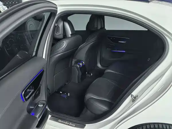 Mercedes-Benz C-Class 2024