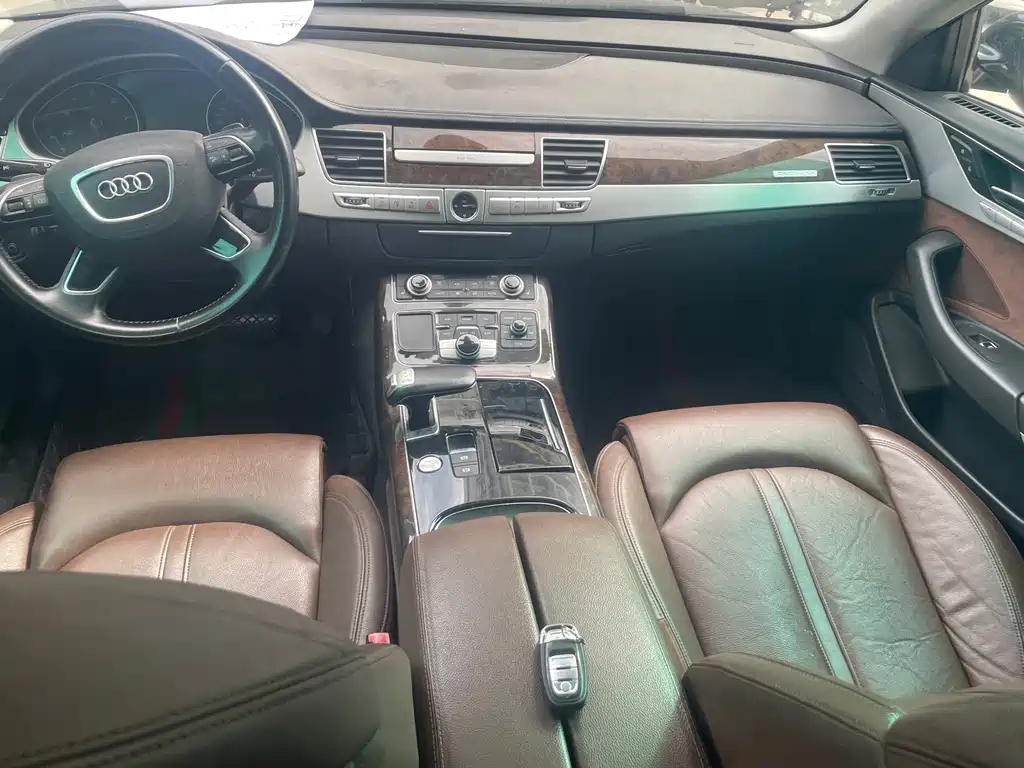 Audi A8 2015 — фото 13