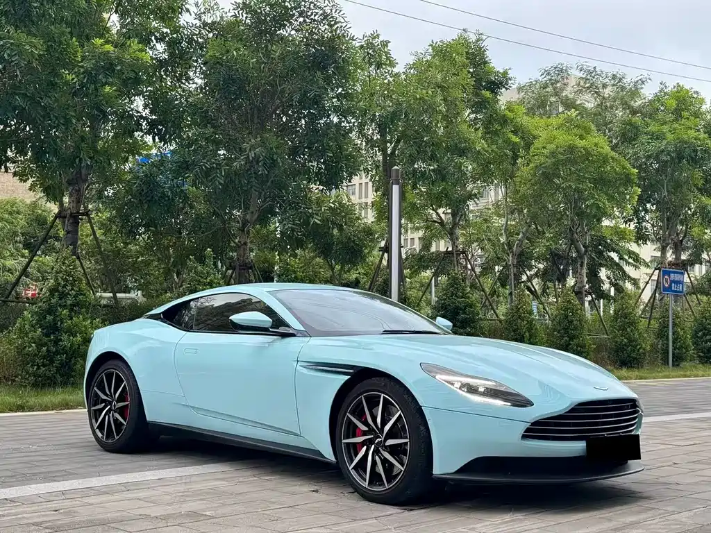 Aston Martin DB11 2018 — фото 3