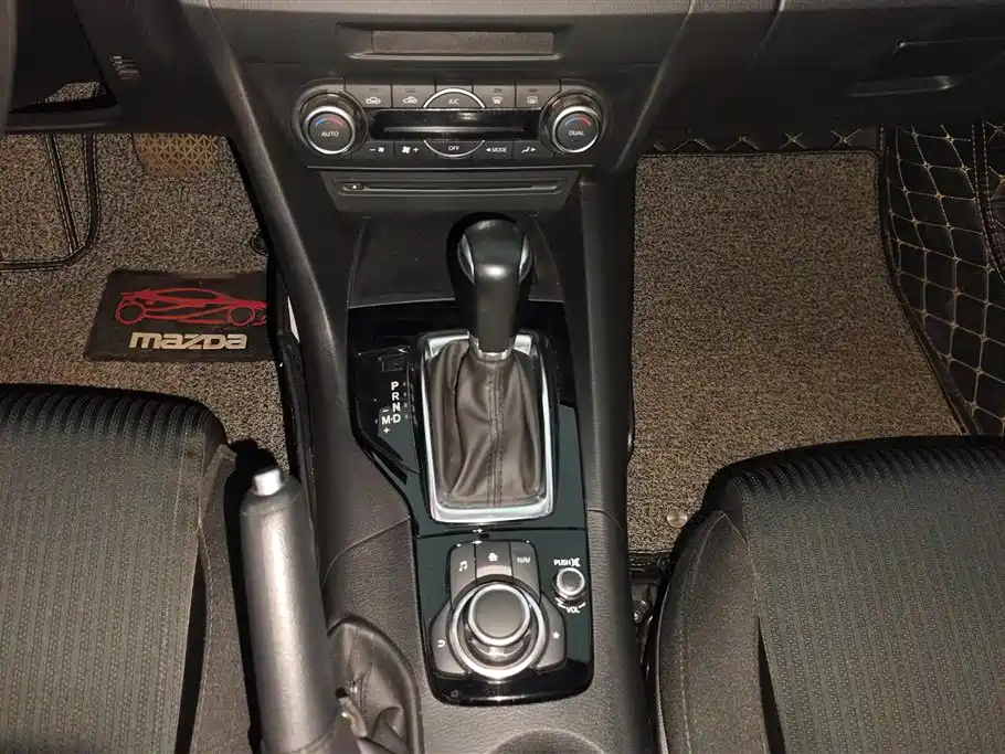 Mazda 3 Axela 2015 — фото 16