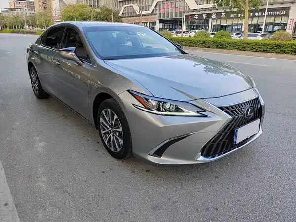 Lexus ES 2022