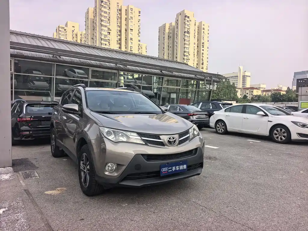 Toyota RAV4 2015 — фото 3