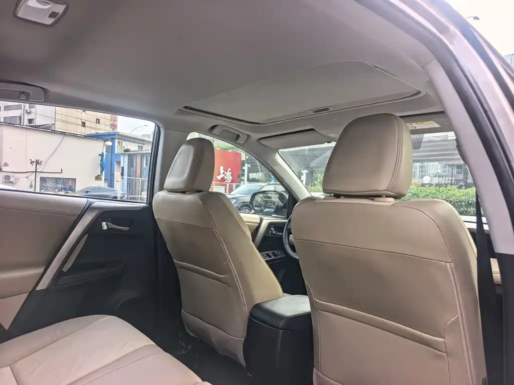 Toyota RAV4 2015 — фото 6