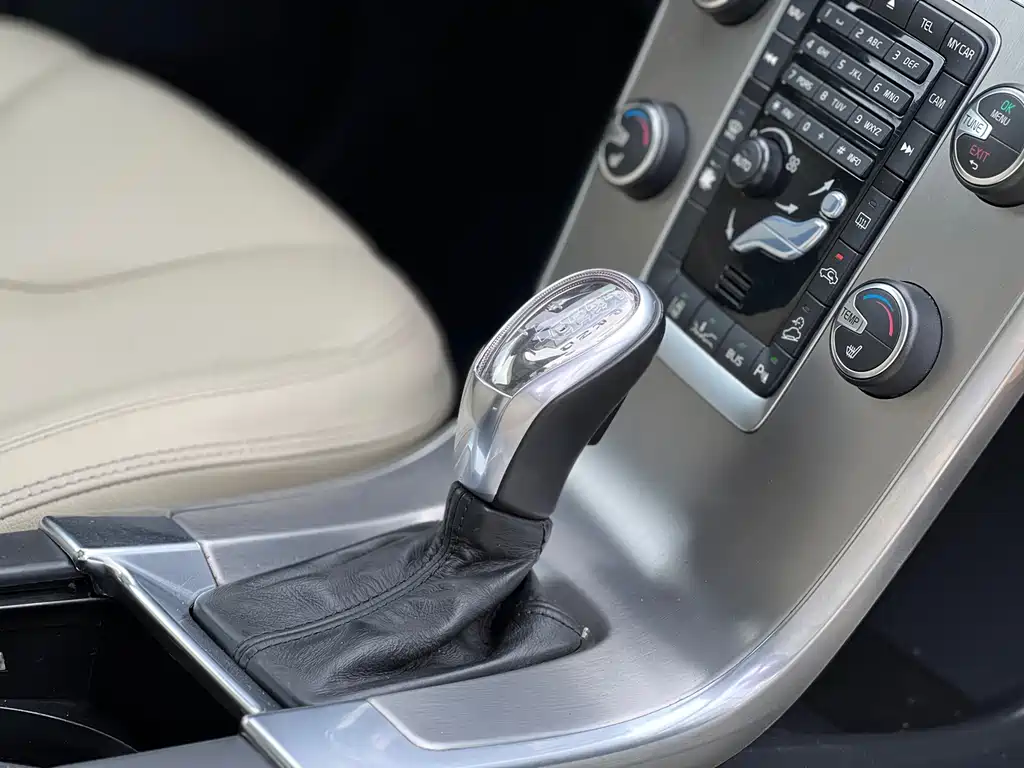 Volvo XC60 2012 — фото 19