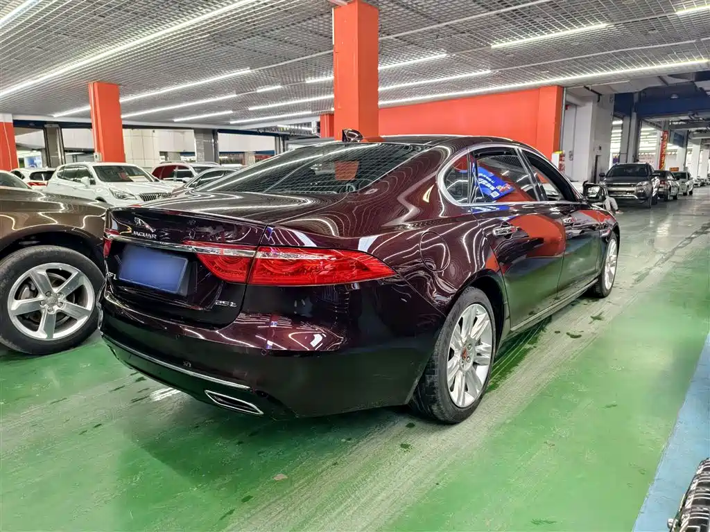 Jaguar XFL 2018 — фото 11