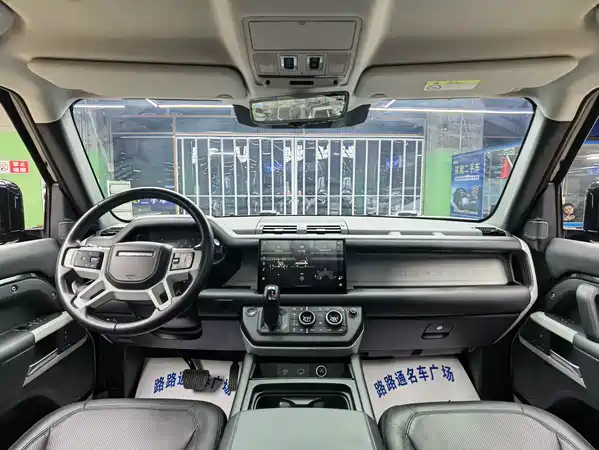 Land Rover Defender 2022