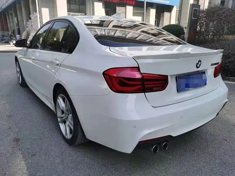 BMW 3 Series 2017 — фото 16