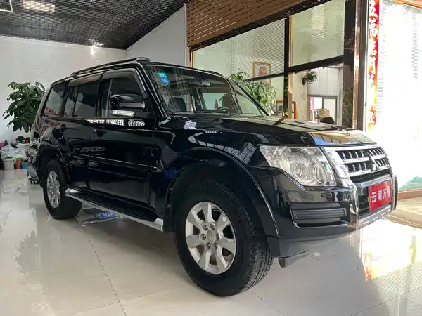 Mitsubishi Pajero 2015