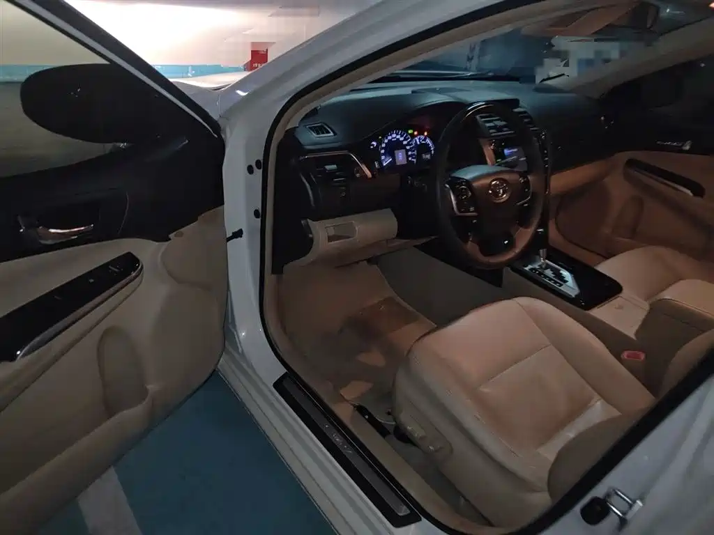 Toyota Camry 2014 — фото 14
