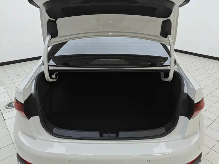 Volkswagen Sagitar 2025