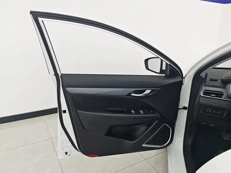 Geely Emgrand 2021