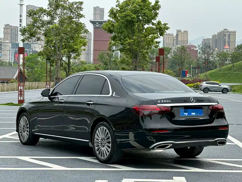 Mercedes-Benz E-Class 2023 — фото 7