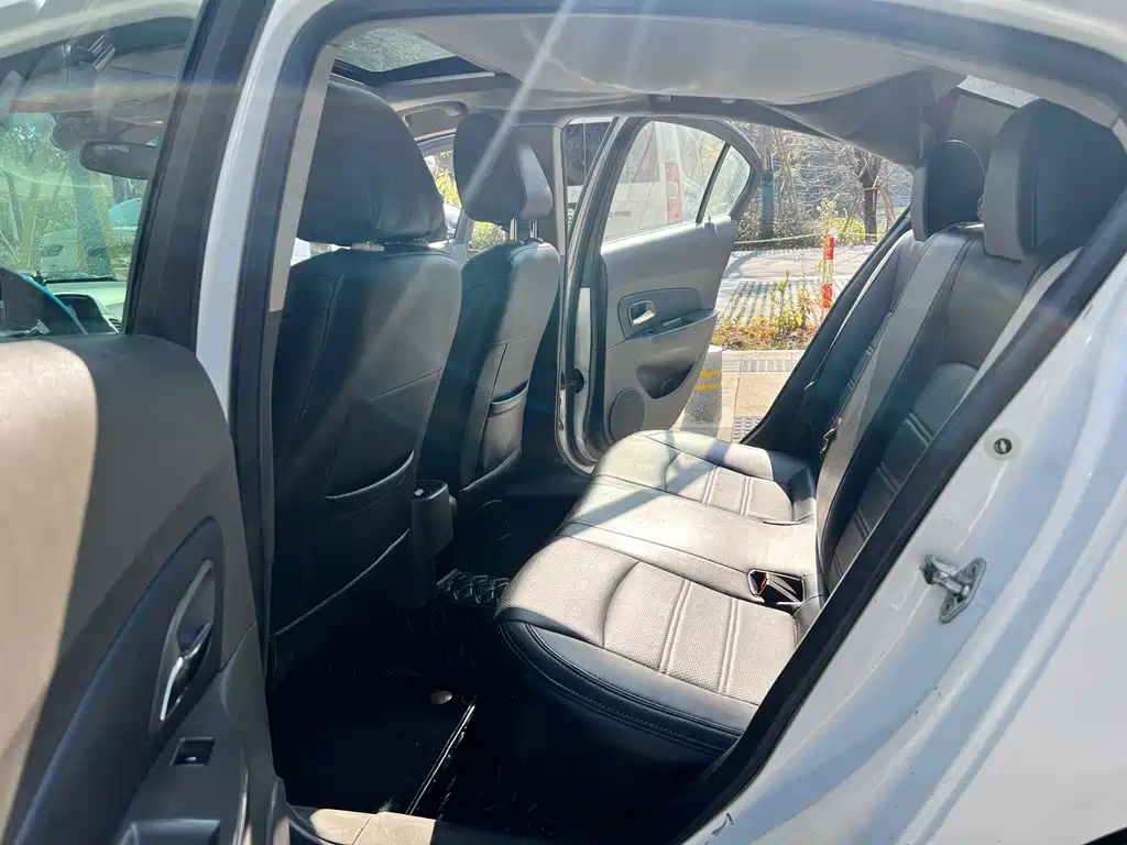 Chevrolet Cruze 2015 — фото 18