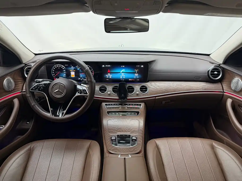 Mercedes-Benz E-Class 2023 — фото 11