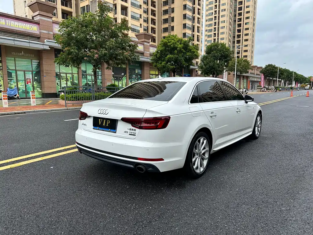 Audi A4L 2018 — фото 7