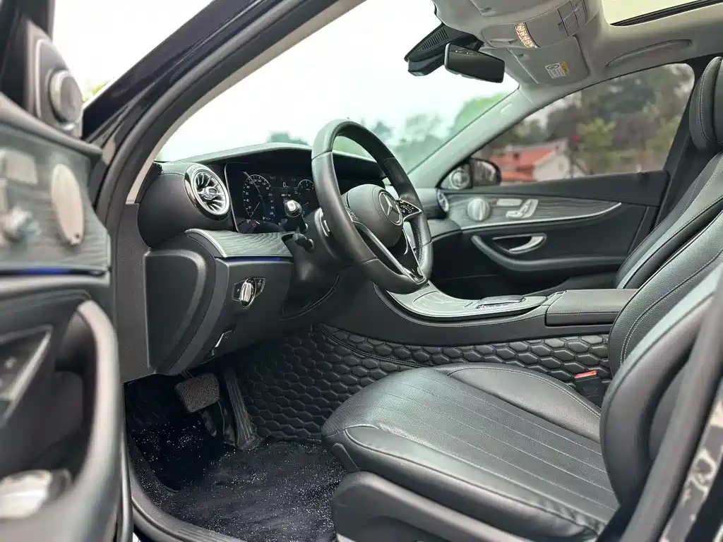 Mercedes-Benz E-Class 2023 — фото 4