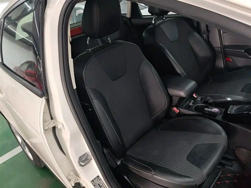 Ford Focus 2015 — фото 25