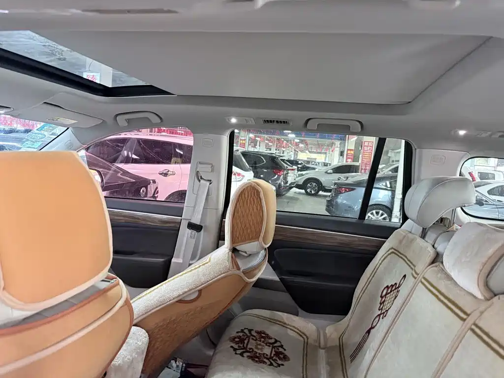 GAC Motor Trumpchi GS8 2018 — фото 11