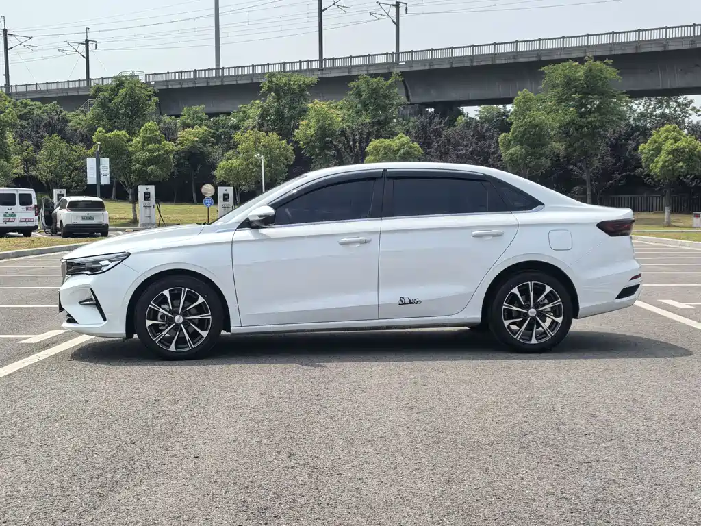 Geely Emgrand 2024 — фото 3