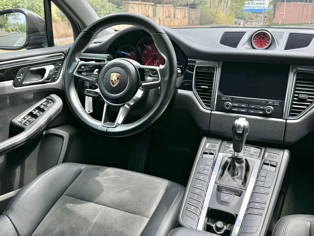 Porsche Macan 2018 — фото 11