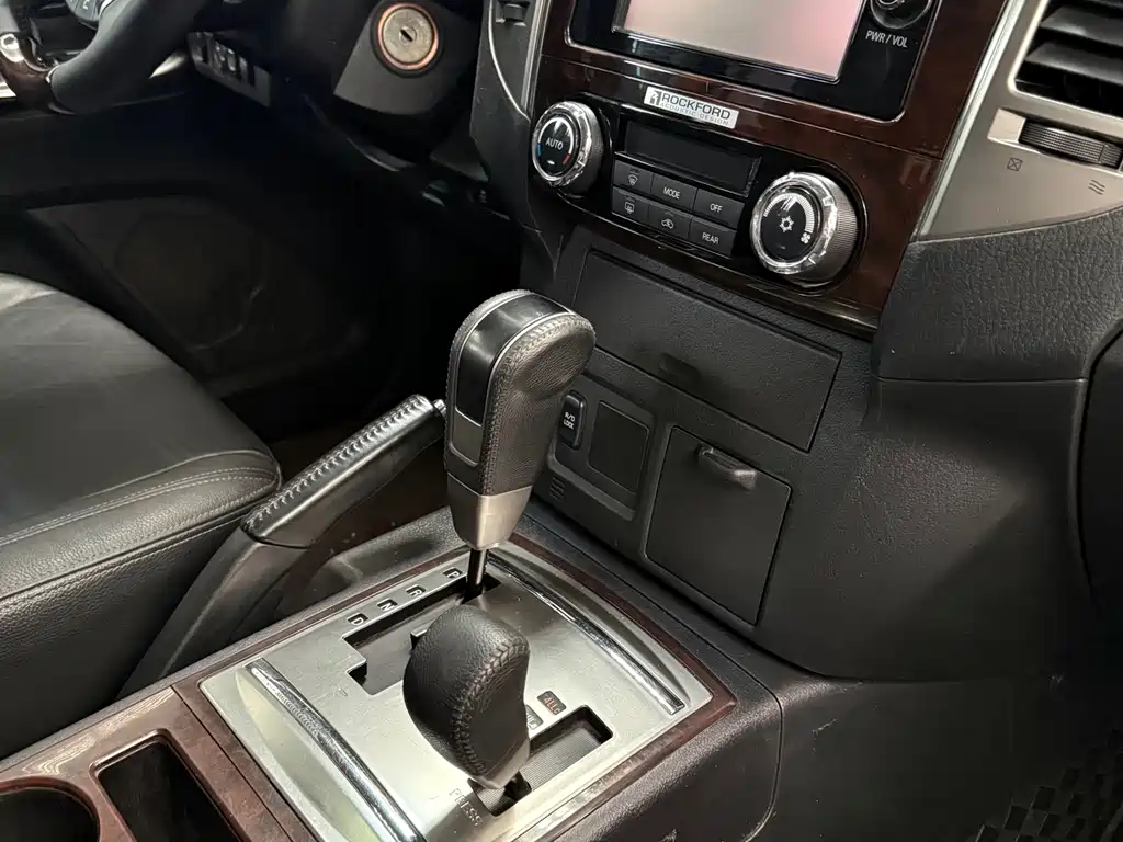 Mitsubishi Pajero 2018 — фото 18