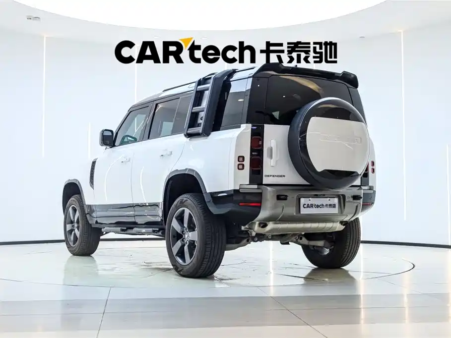 Land Rover Defender 2024 — фото 10