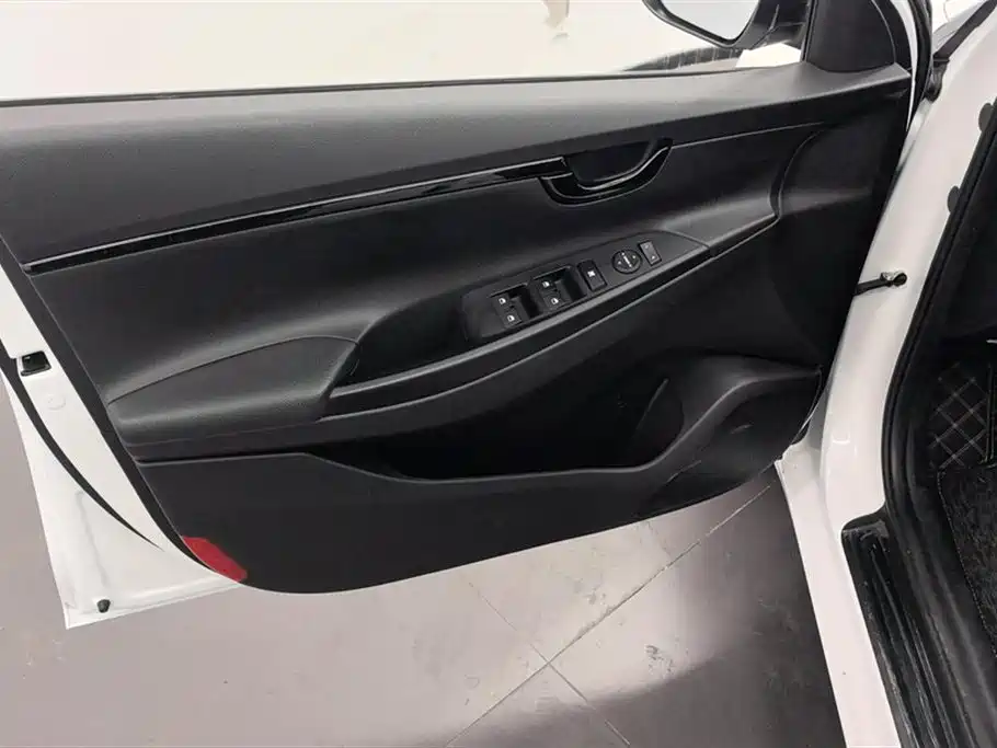 Hyundai Elantra 2023