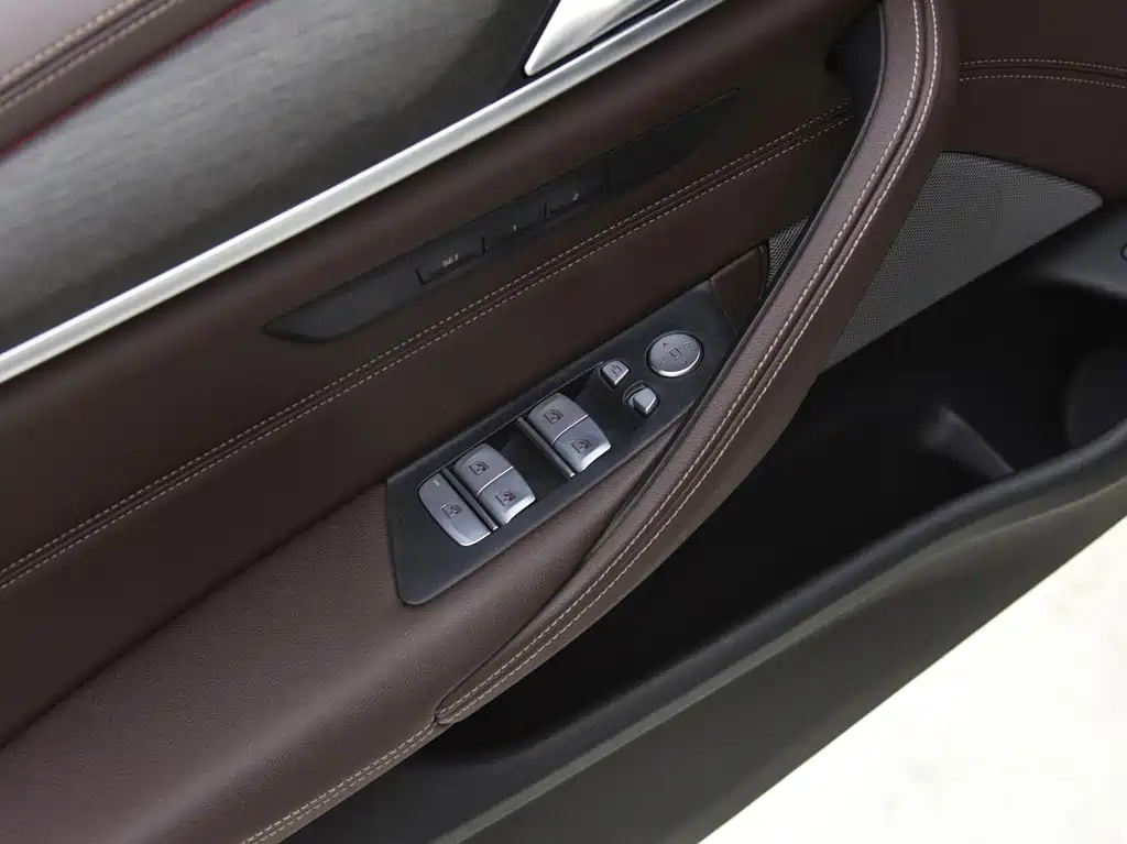BMW 5 Series 2023 — фото 12