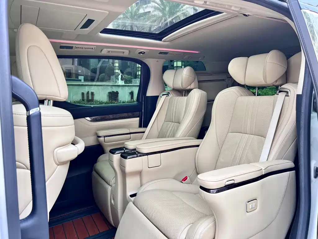 Toyota Alphard 2021 — фото 17