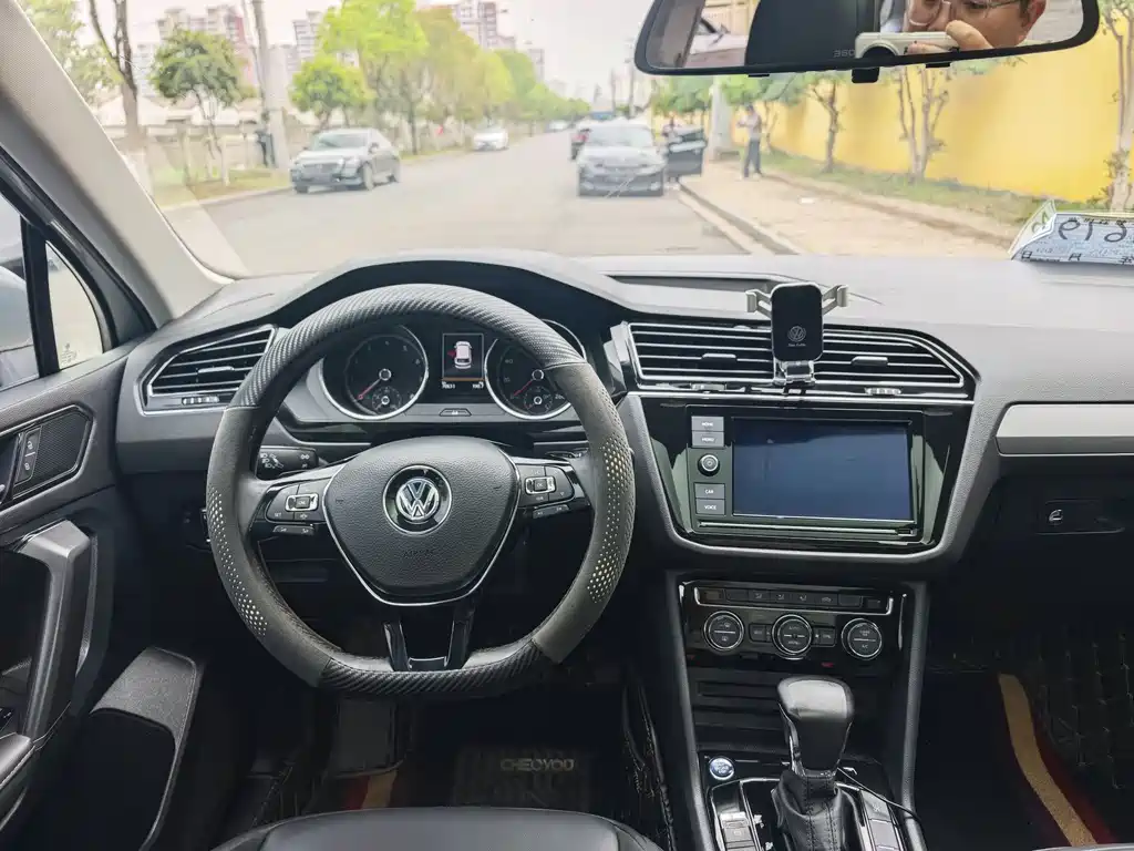 Volkswagen Tiguan L 2019 — фото 11
