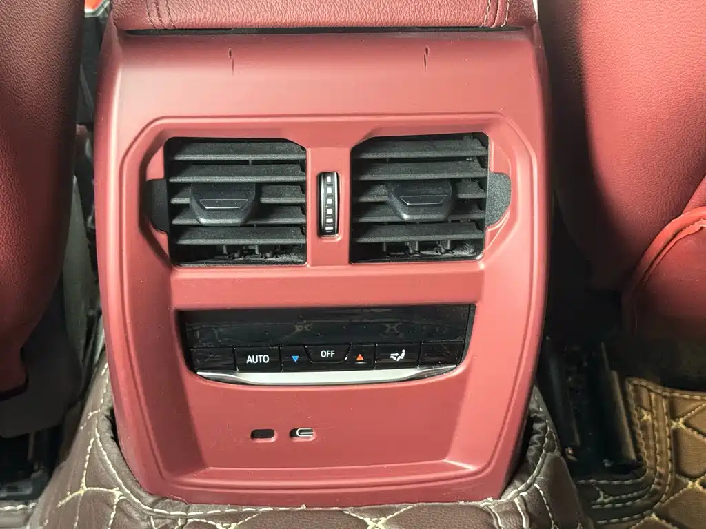 BMW 3 Series 2025 — фото 11