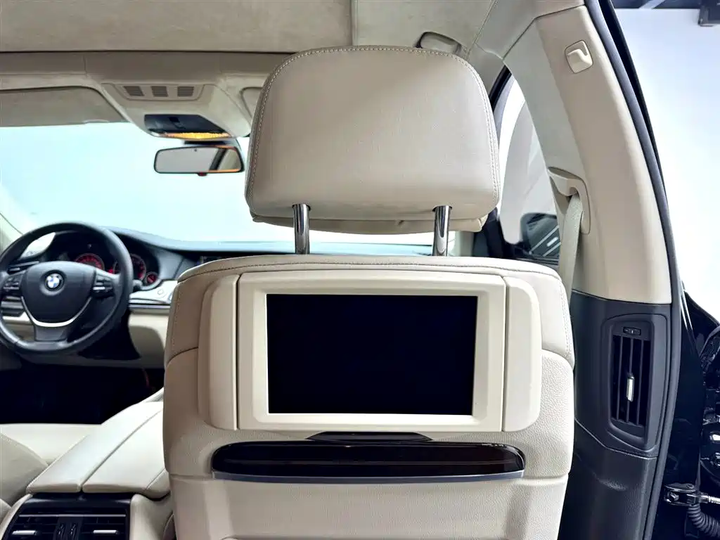 BMW 7 Series 2011 — фото 23