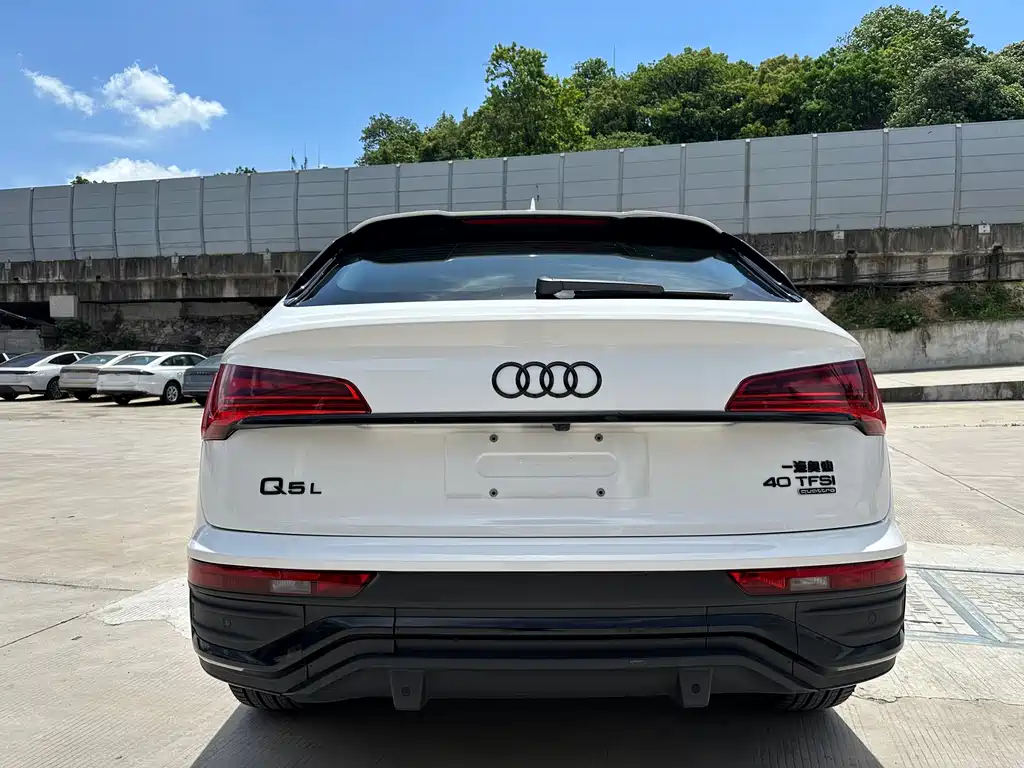 Audi Q5L Sportback 2025 — фото 8